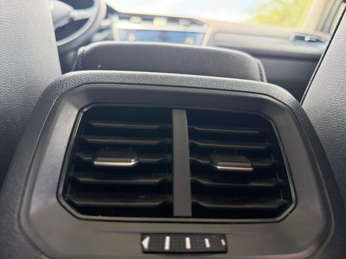 Used 2020 Volkswagen Tiguan SE w/ Panoramic Sunroof Package FWD image 32