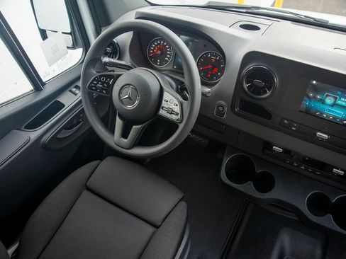 Used 2024 Mercedes-Benz Sprinter 3500 image 28