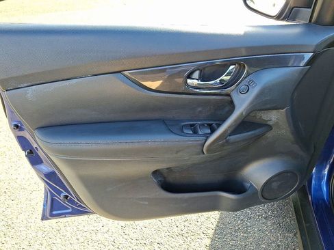 Used 2018 Nissan Rogue SV image 13