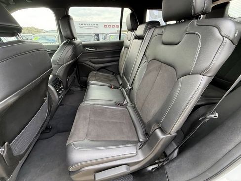 Used 2024 Jeep Grand Cherokee L Laredo image 10