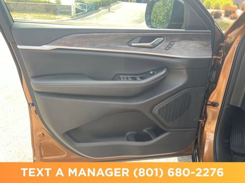 New 2026 Jeep Grand Cherokee Limited w/ Luxury Tech Group II AWD/4WD image 10