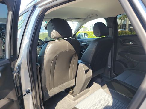 Used 2025 Chevrolet Trax LT w/ Driver Confidence Package image 13