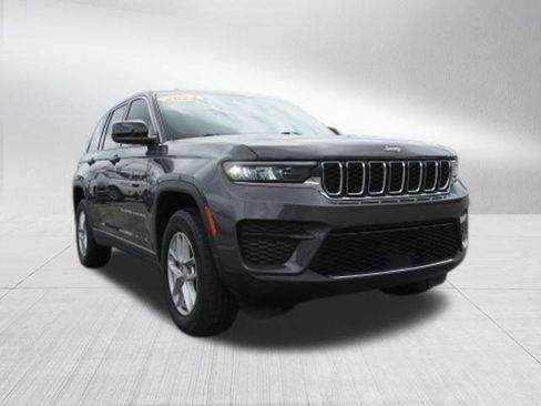Certified 2024 Jeep Grand Cherokee Laredo X RWD image 9