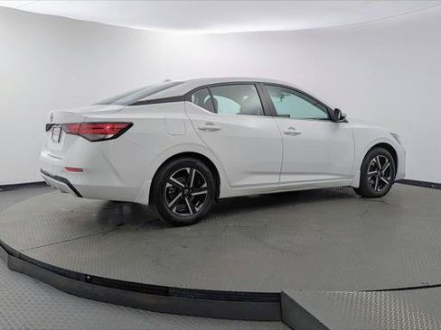 Used 2025 Nissan Sentra SV FWD image 8