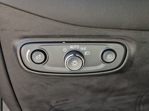 Used 2021 Chevrolet Equinox LT FWD image 25