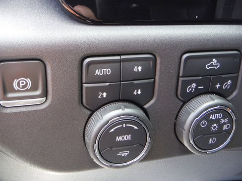 Used 2023 Chevrolet Silverado 1500 LT Trail Boss w/ Protection Package AWD/4WD image 26