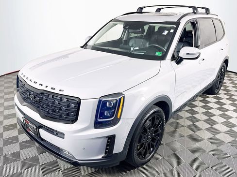 Used 2022 Kia Telluride SX w/ SX Prestige Package AWD/4WD image 3
