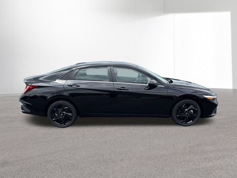 New 2026 Hyundai Elantra SEL Sport Premium FWD image 9