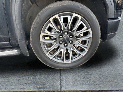 Used 2024 GMC Sierra 1500 Denali Ultimate image 9