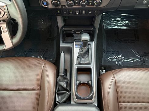 Used 2019 Toyota Tacoma Limited AWD/4WD image 23