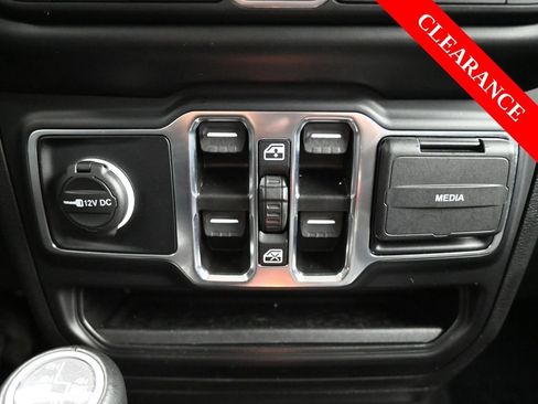 Used 2022 Jeep Wrangler Unlimited Sahara AWD/4WD image 34