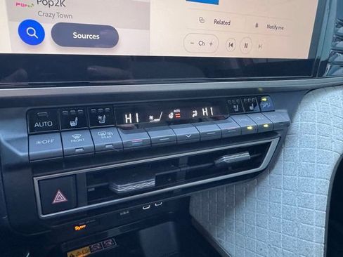 Used 2025 Toyota Camry XLE w/ Premium Plus Package AWD/4WD image 13