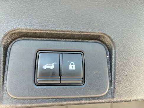 Used 2024 Nissan Rogue SV FWD image 28