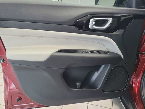 Used 2022 Jeep Compass Limited image 34