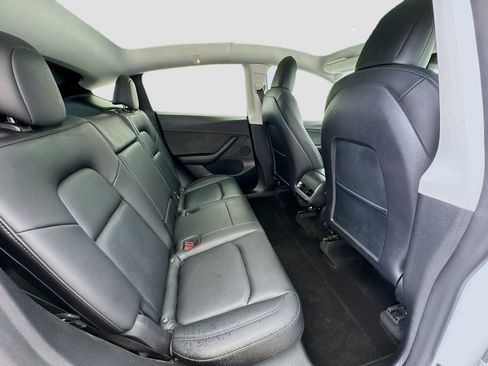 Used 2021 Tesla Model Y Long Range AWD/4WD image 19
