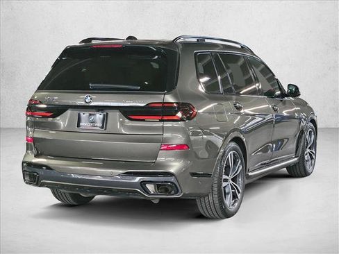 Used 2024 BMW X7 xDrive40i w/ M Sport Package AWD/4WD image 5