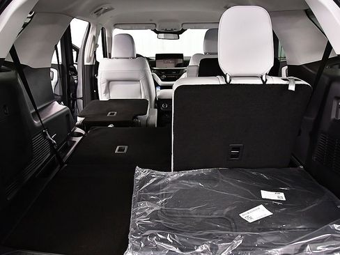 New 2026 Ford Explorer Platinum w/ LUX Leather Package AWD/4WD image 33