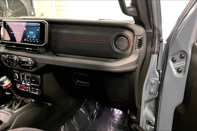 Used 2024 Jeep Wrangler Rubicon w/ Capability Package AWD/4WD image 18