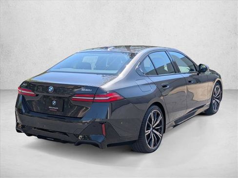 Used 2026 BMW 530i xDrive w/ M Sport Package AWD/4WD image 2