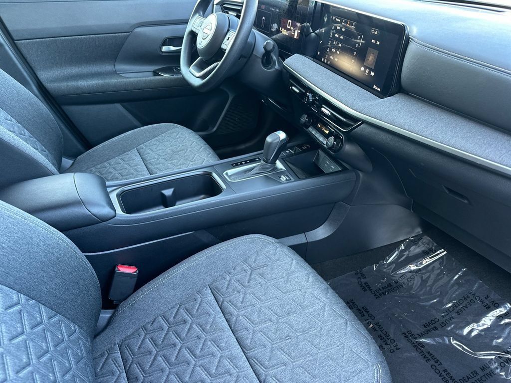 Used 2026 Nissan Kicks SV FWD image 17