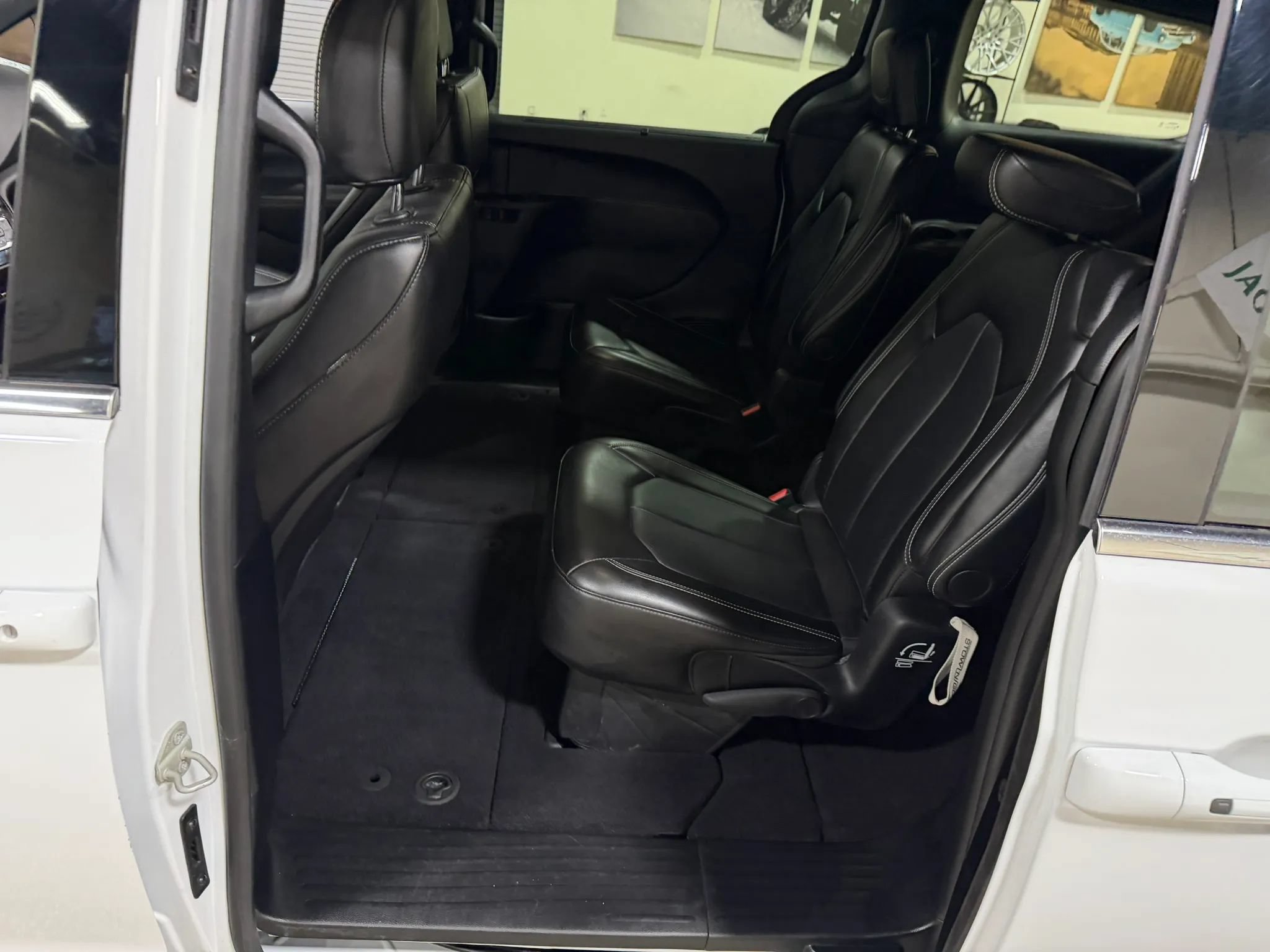 Used 2025 Chrysler Pacifica Select FWD image 26