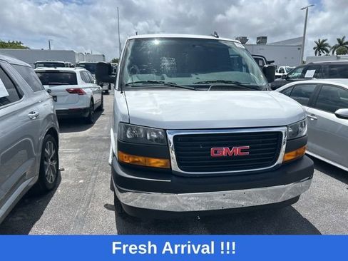Used 2024 GMC Savana 2500 w/ Driver Convenience Package image 7