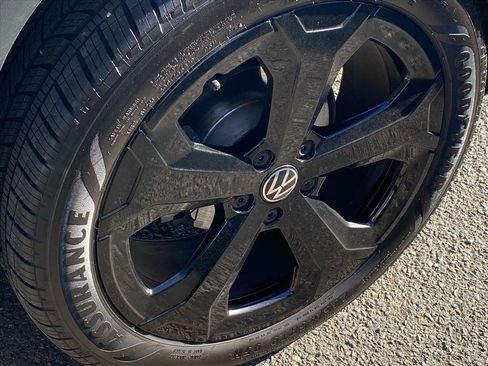 Used 2025 Volkswagen Taos SEL image 20