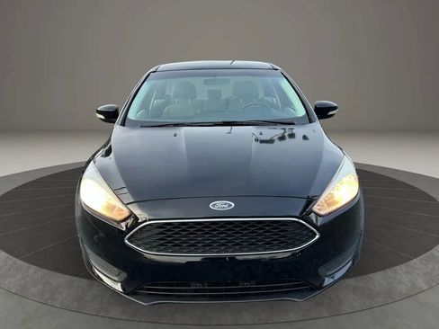 Used 2018 Ford Focus SE w/ Cold Weather Package image 2