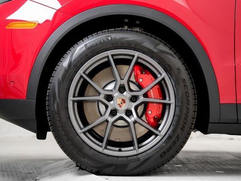 New 2025 Porsche Cayenne S image 32