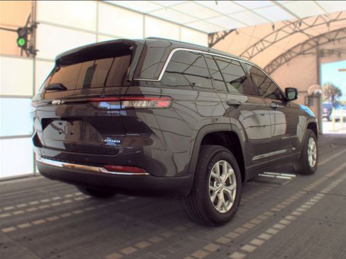 Used 2023 Jeep Grand Cherokee Limited RWD image 3