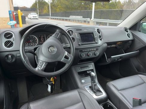 Used 2016 Volkswagen Tiguan SE image 9