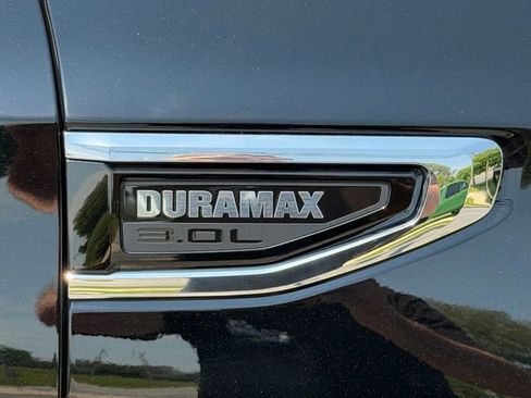 Certified 2023 GMC Yukon SLT w/ SLT Premium Package AWD/4WD image 21
