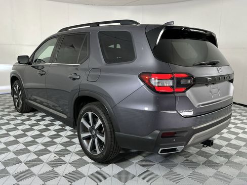 Used 2024 Honda Pilot Touring image 6