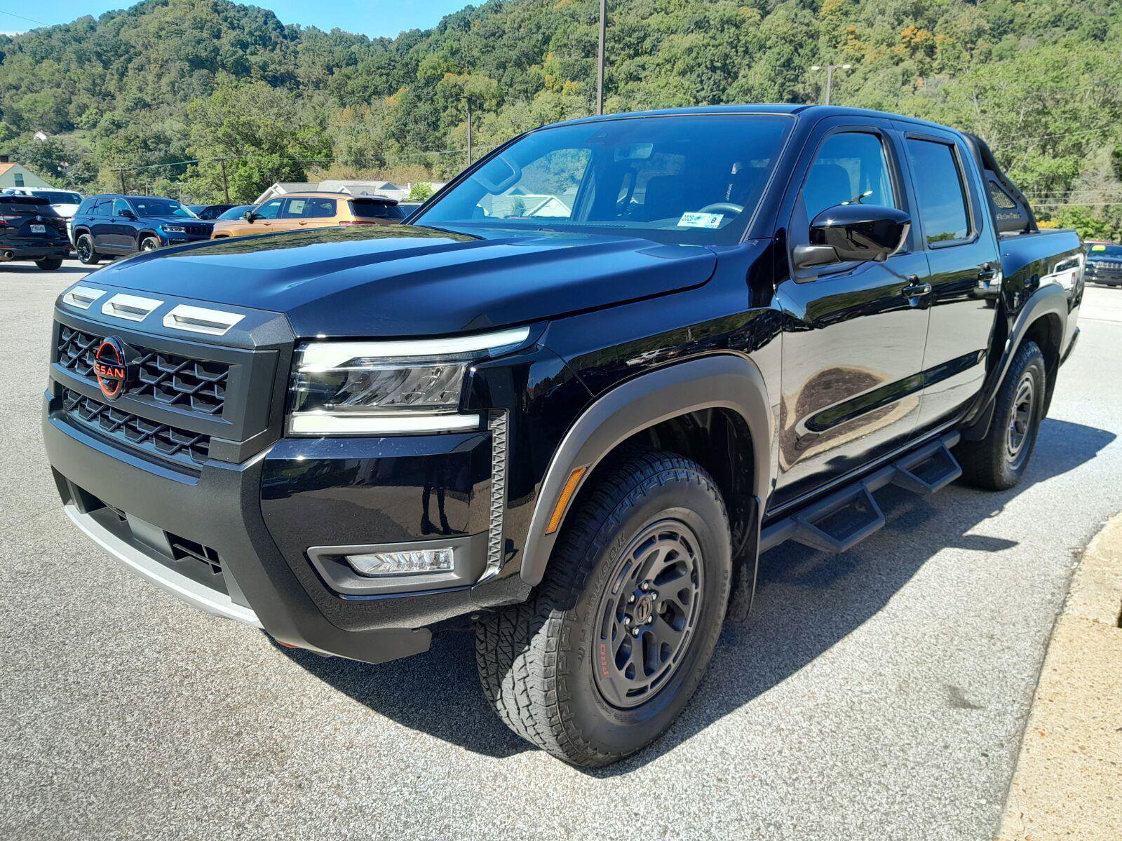 Used 2025 Nissan Frontier PRO-4X w/ Pro Premium Package AWD/4WD image 5