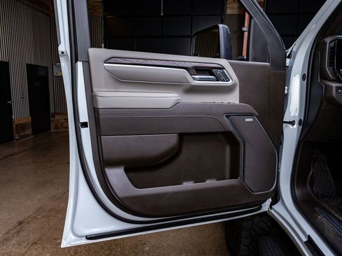 Used 2025 GMC Sierra 2500 SLT image 36