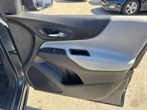 Used 2021 Chevrolet Equinox LS FWD image 14