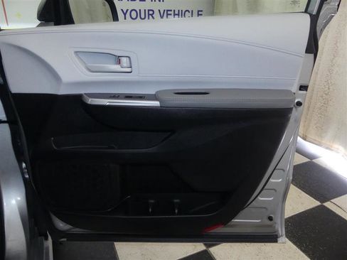 Used 2025 Toyota Sienna LE image 26