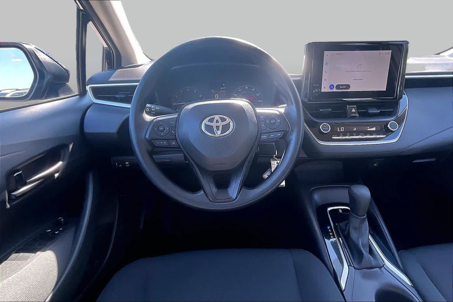 Used 2025 Toyota Corolla LE FWD image 6