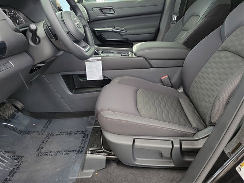 New 2025 Nissan Pathfinder S image 12