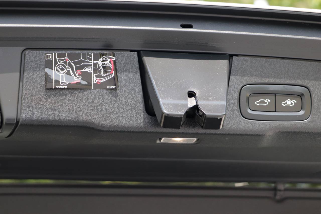 Used 2019 Volvo XC60 T6 Inscription w/ Protection Package Premier AWD/4WD image 6