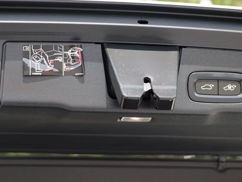 Used 2019 Volvo XC60 T6 Inscription w/ Protection Package Premier AWD/4WD image 6