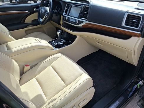 Used 2018 Toyota Highlander Limited Platinum image 34