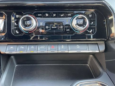 Used 2025 GMC Sierra 1500 AT4 w/ AT4 Premium Package AWD/4WD image 33