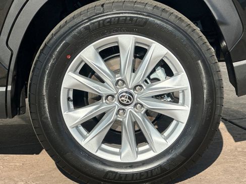 Certified 2026 Toyota Corolla Cross LE image 33