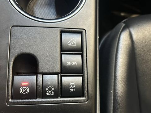 Used 2024 Toyota Highlander XLE image 23