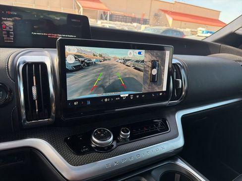 Used 2025 Ford Expedition Platinum w/ Stealth Appearance Package image 19