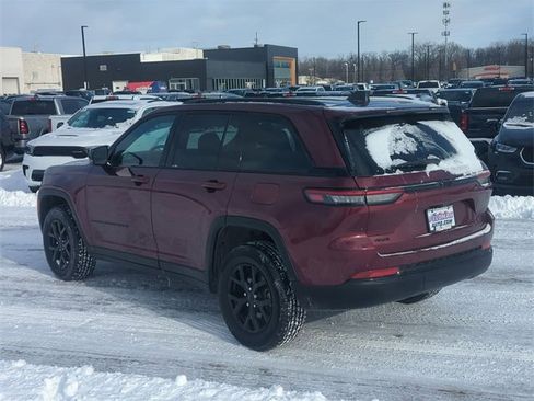 Used 2024 Jeep Grand Cherokee Altitude image 5