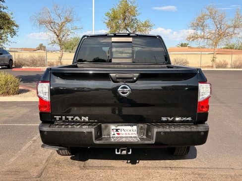 Used 2018 Nissan Titan SV w/ SV Convenience Package AWD/4WD image 5