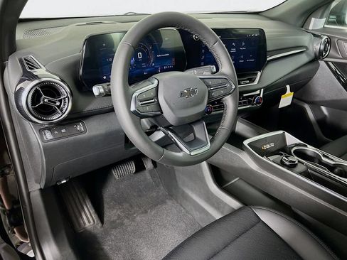 New 2026 Chevrolet Equinox LT w/ Convenience Package II FWD image 9
