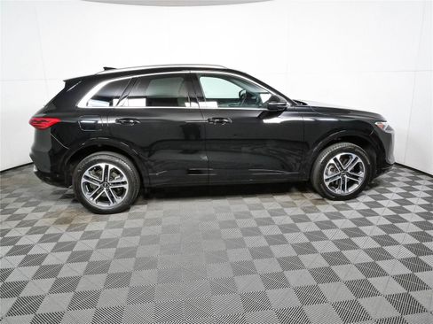 Used 2025 Audi Q5 Premium w/ Convenience Package AWD/4WD image 2